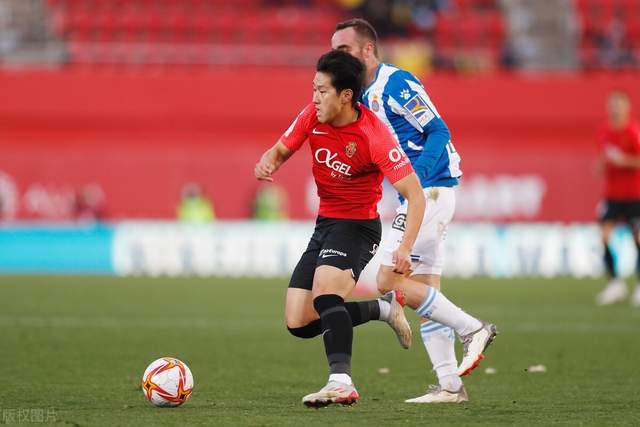 阿劳霍抵达巴萨总部即将续约 新合同2031年到期